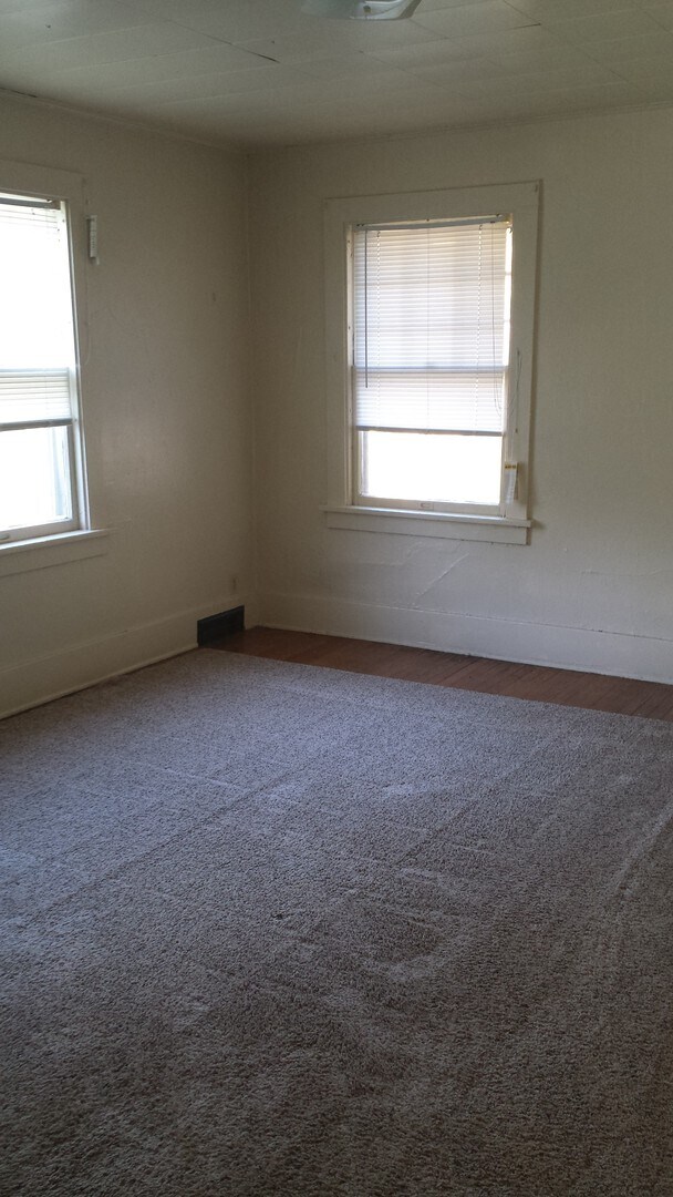 Building Photo - -1214