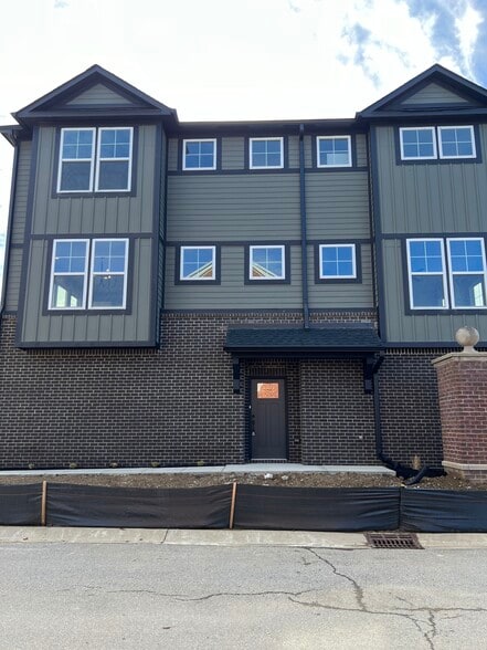 Building Photo - 15296 Mystic Rock Dr