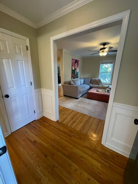 Building Photo - 2925 10th Ct S