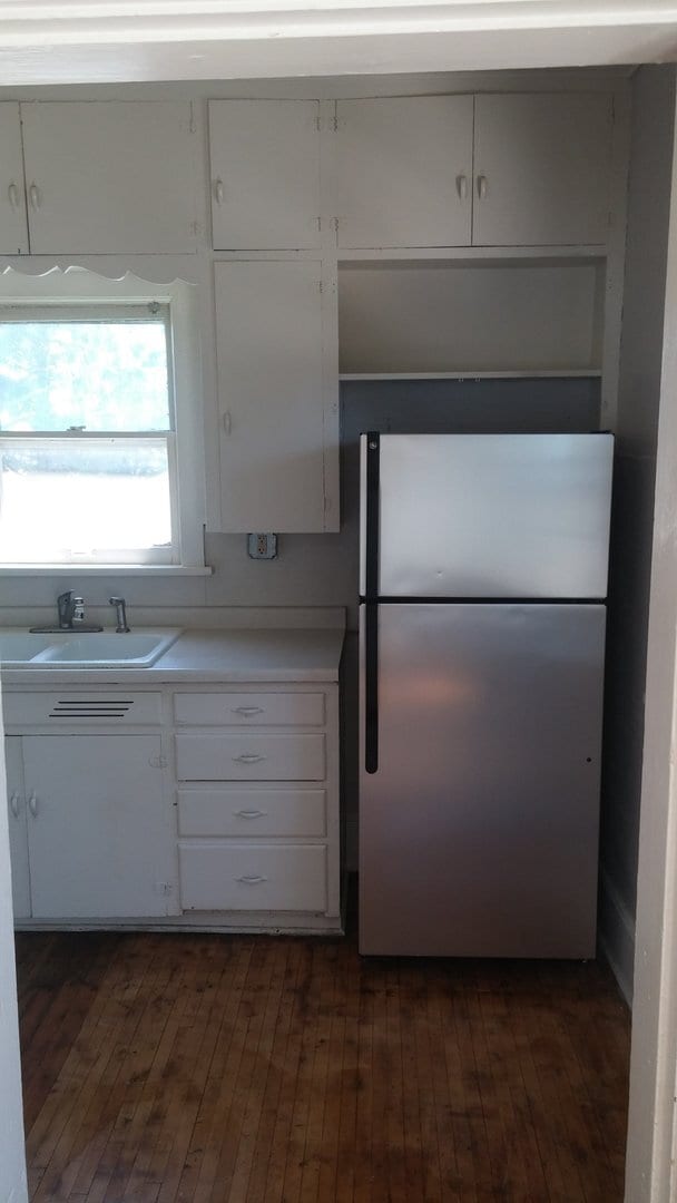 Building Photo - 204 Burr