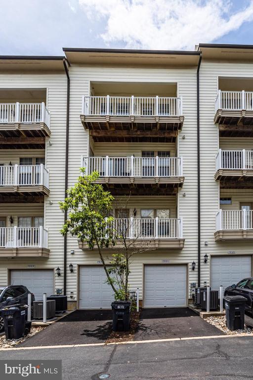 Building Photo - 7931 Crescent Park Dr