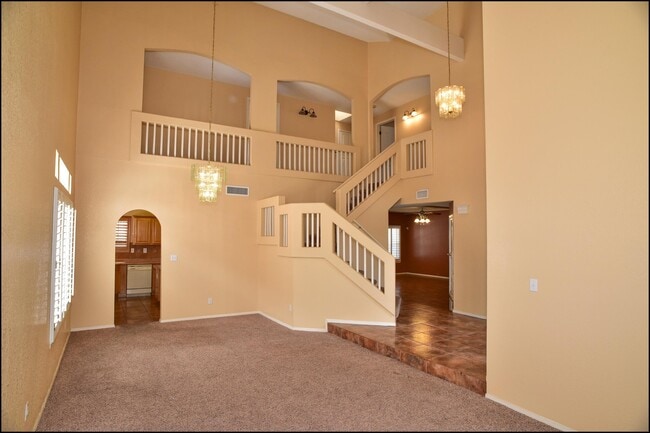 Building Photo - 2041 Shadow Ridge Dr