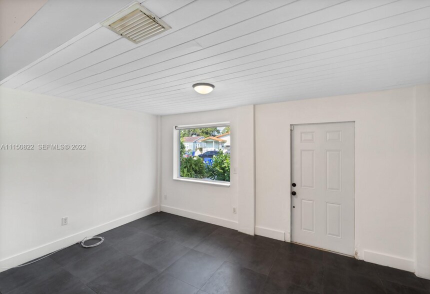 Building Photo - 546 NW 50th St