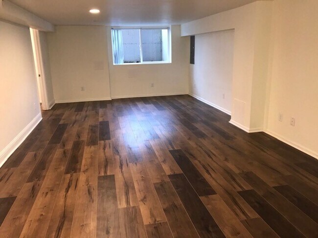 Building Photo - Pre-leasing-Beautiful Bryant Large Remodel...