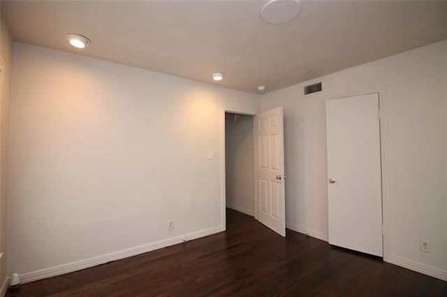 Building Photo - 5828 Locke Ave