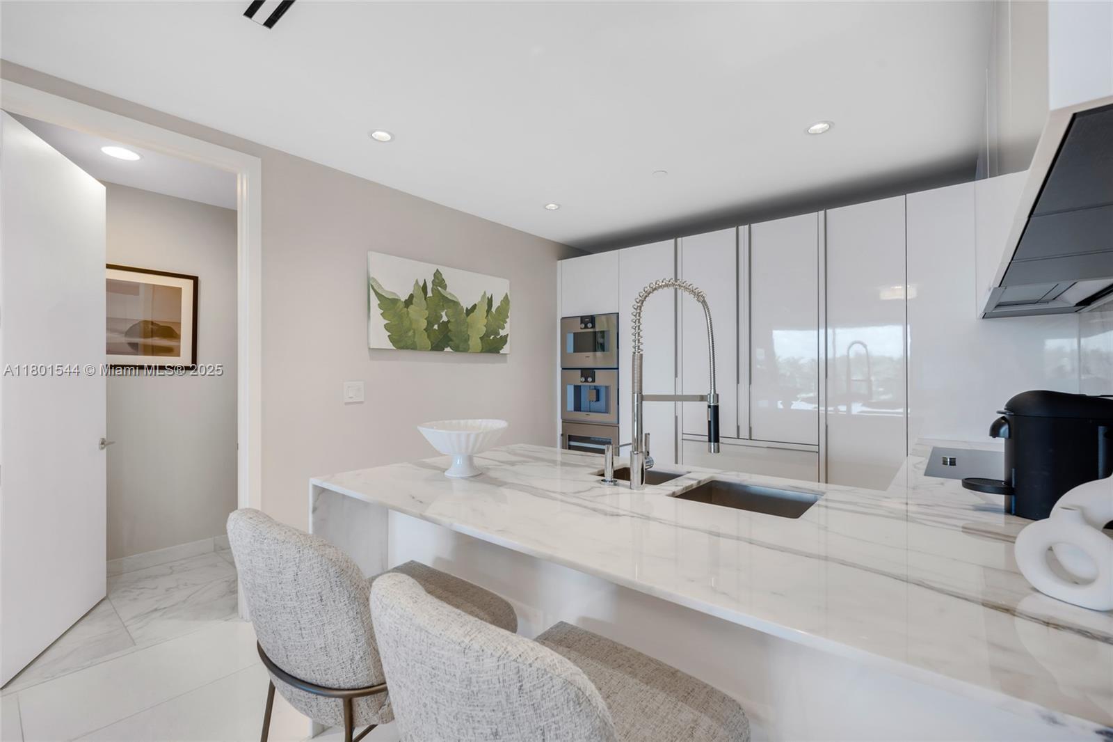 Building Photo - 10201 Collins Ave