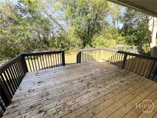 Building Photo - 160 Pineview Dr