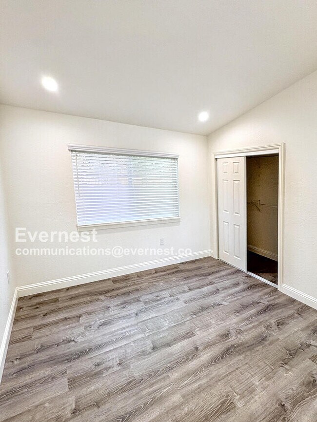 Building Photo - 1408 Sieta Ct