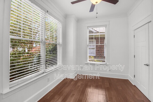 Building Photo - 419 E 54th St