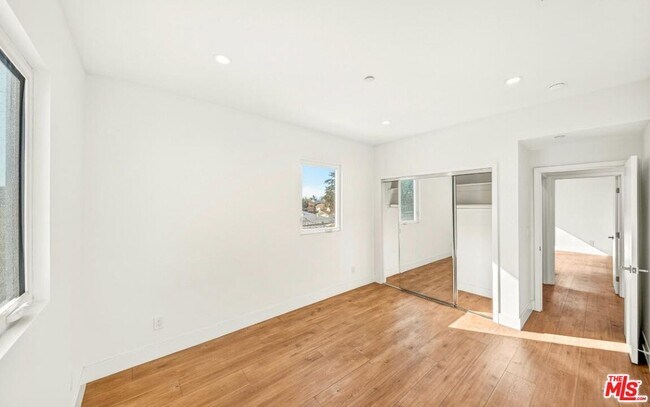 Building Photo - 5641 Riverton Ave