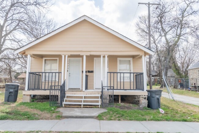 Building Photo - E 7th St Duplex