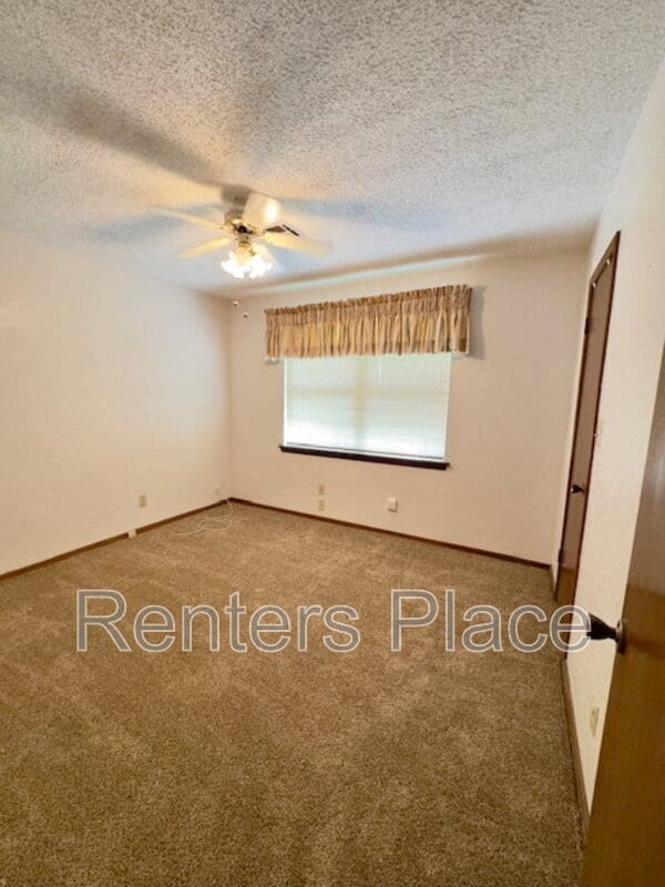 Building Photo - 625 Rosewood Ct