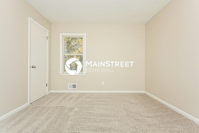 Building Photo - 4 Bedroom Pet-Friendly Home in RIVERDALE, GA with Main Street Renewal