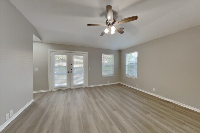 Building Photo - 19307 Royal Isle Dr
