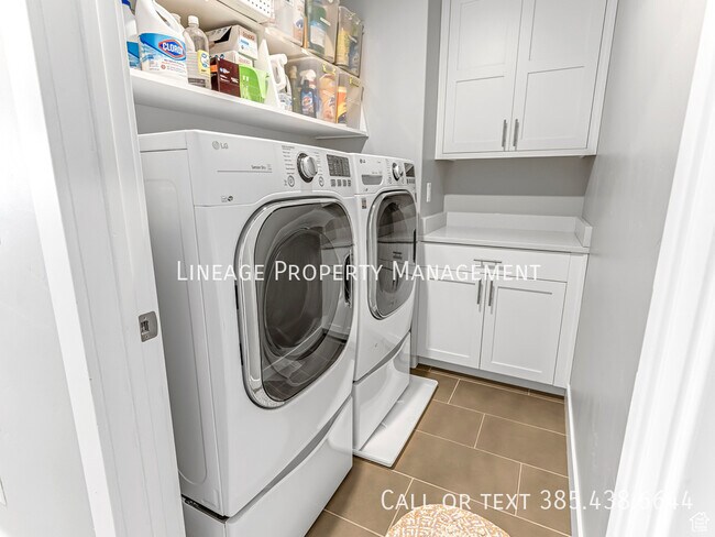 Building Photo - 10855 N Sandstone Way