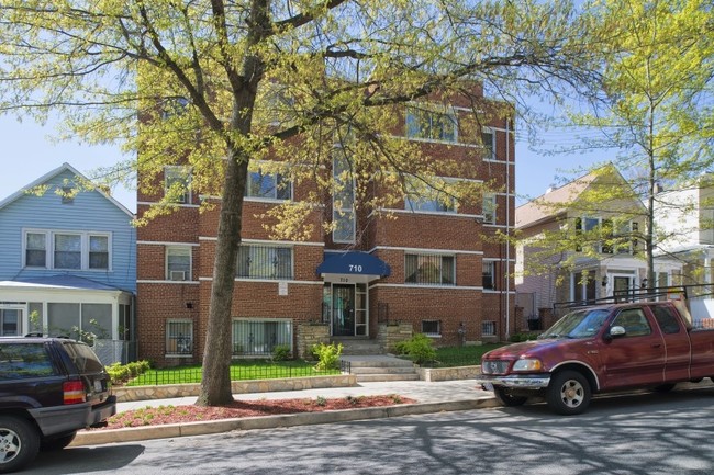 Primary Photo - 710 Jefferson St Apartments