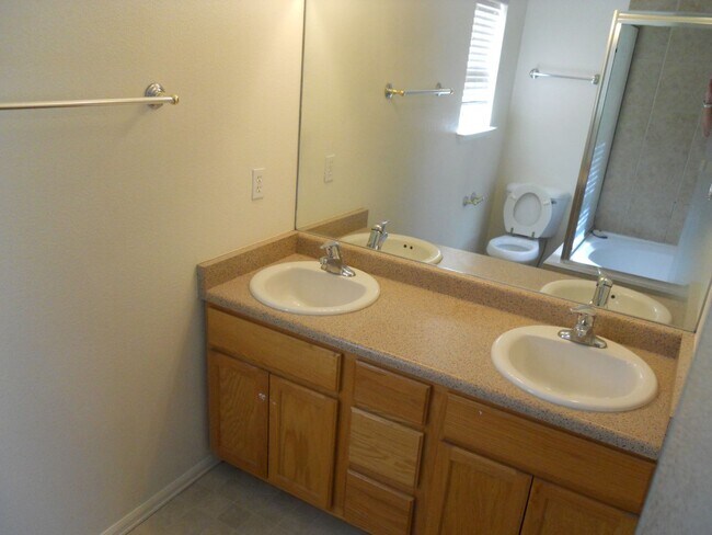 Building Photo - ALL PROSPECTIVE TENANTS MUST SUBMIT A $58 ...