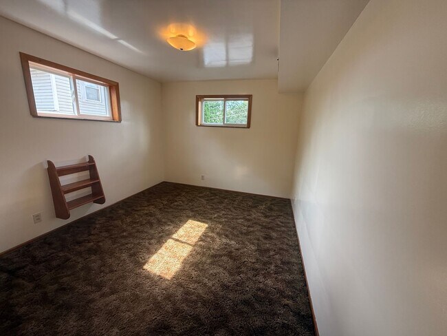 Building Photo - 1610 Oakmont St NW