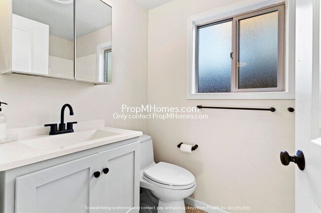 Building Photo - Wonderful Two Bedroom Condo In SE Portland!