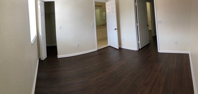 Building Photo - 5023 SE Mariner Garden Cir