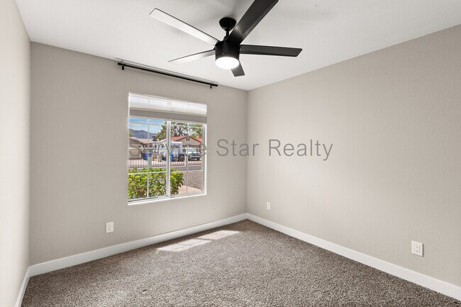 Building Photo - 1408 E Carson Rd