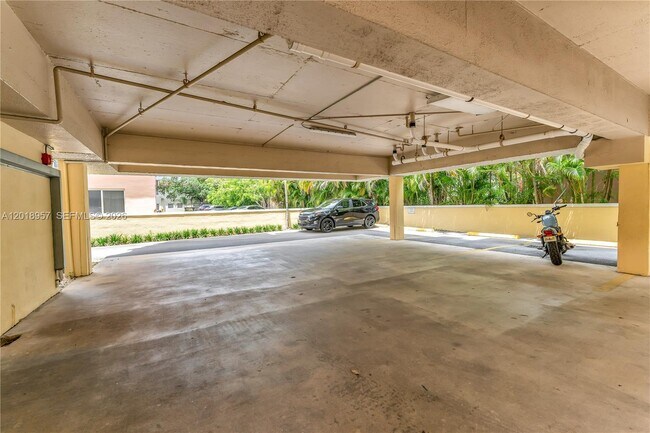 Building Photo - 525 Coral Wy