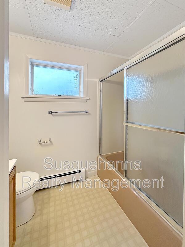 Building Photo - 14 Center Rd