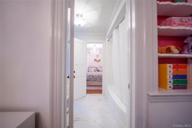 Building Photo - 10 Hidden Pond