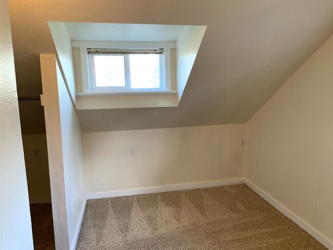 Building Photo - 1 Bedroom Unit in Whiteaker