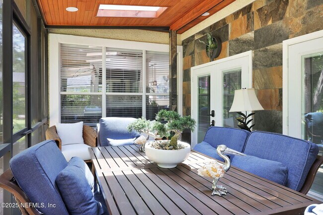 Building Photo - 526 Oakmont Dr