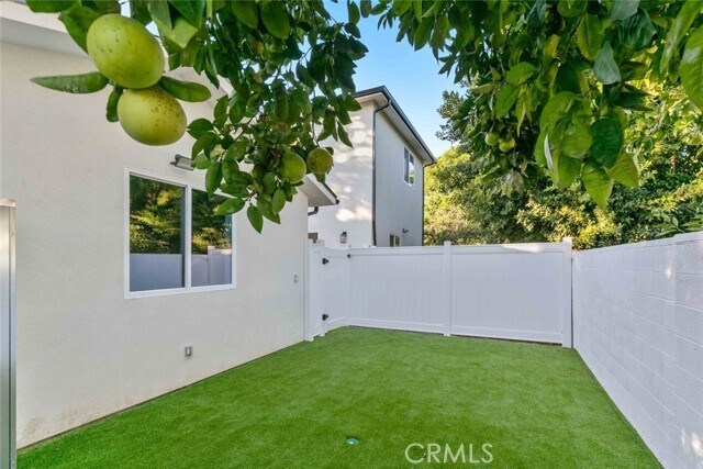 Building Photo - 6844 Cedros Ave