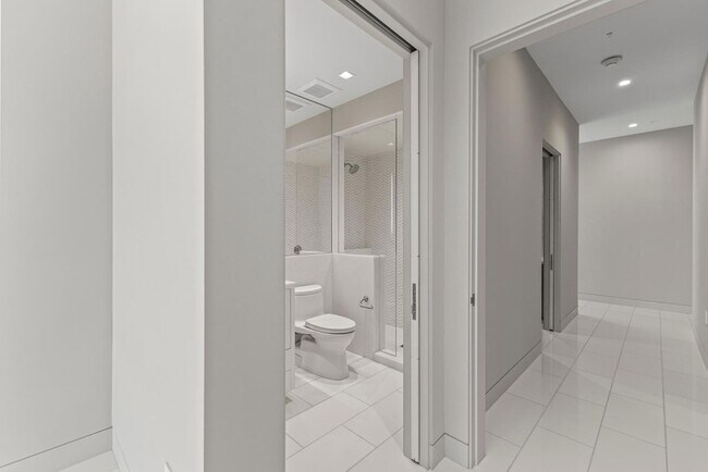 Building Photo - 6587 N Palmeraie Blvd