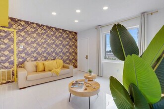 Building Photo - 809 S Ocean Dr