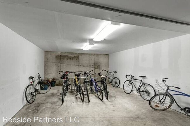 Building Photo - 1 br, 1 bath Apartment - 2250 NW 59th St