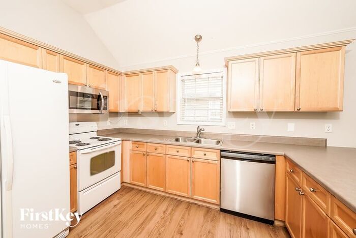 Building Photo - 138 Village Dr