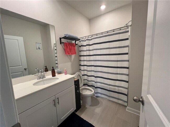 Building Photo - 242 Wells Cir