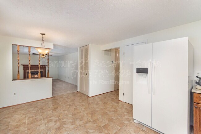 Building Photo - 7690 Middle Valley Dr