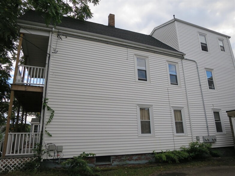 Building Photo - 198 Cedar St