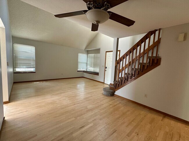 Building Photo - Finished Basement!