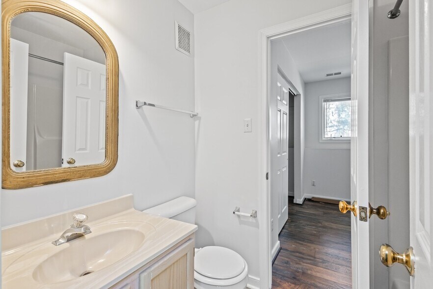 Building Photo - 12021 Shore View Dr