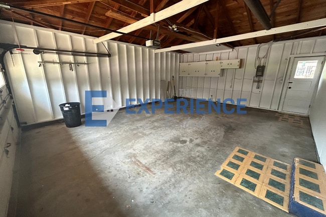 Building Photo - 1208 E 30th St