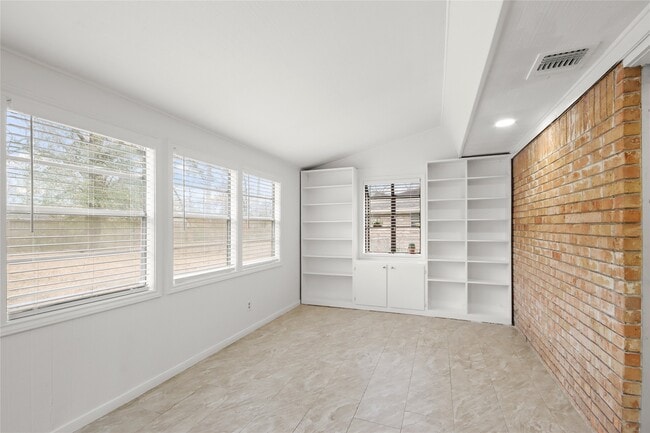 Building Photo - 111 Montrose Cir