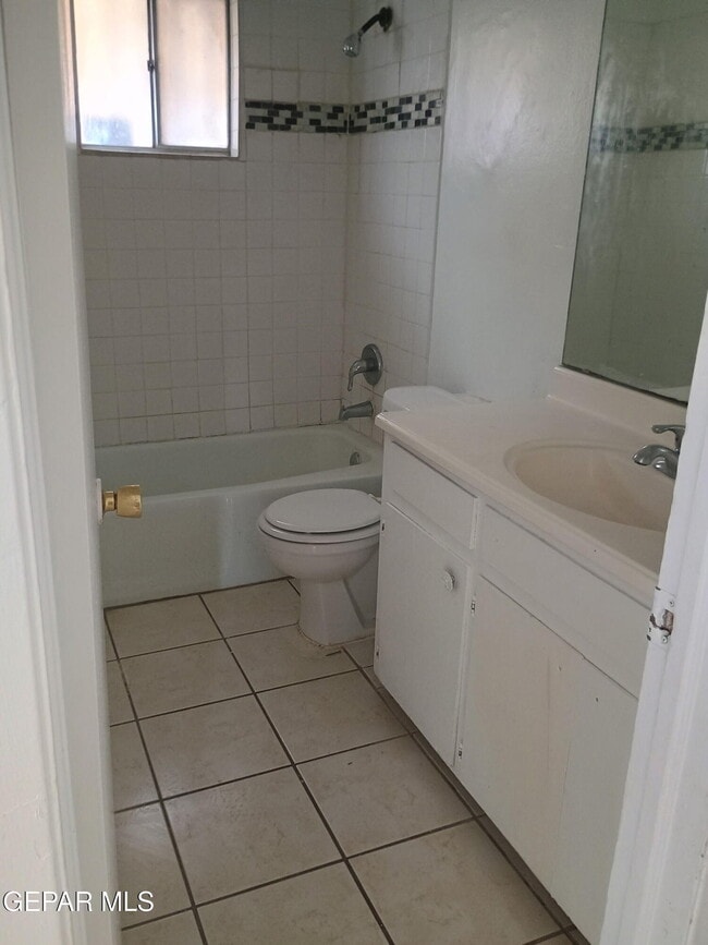 Building Photo - 3415 Wickham Ave