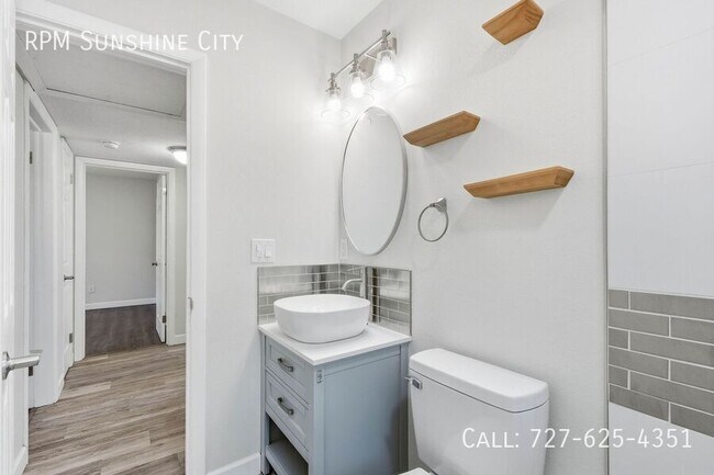 Building Photo - 1713 Valencia Dr E