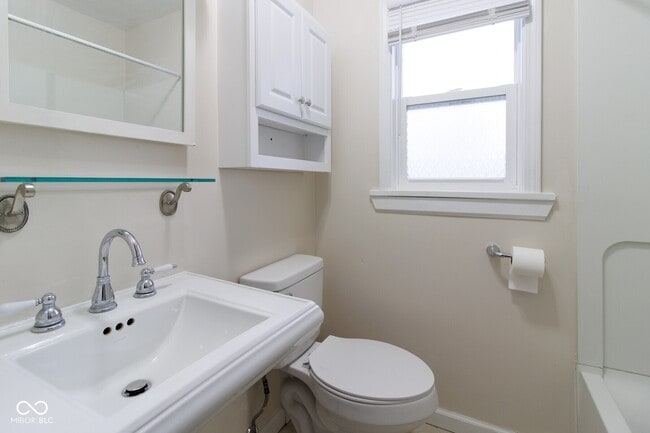 Building Photo - 630 Chester St