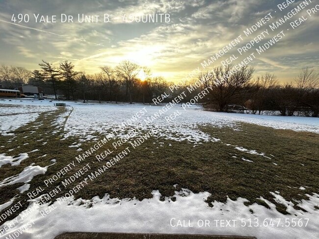 Building Photo - 490 Yale Dr