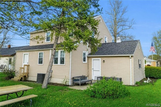 Building Photo - 226 Clearfield Dr