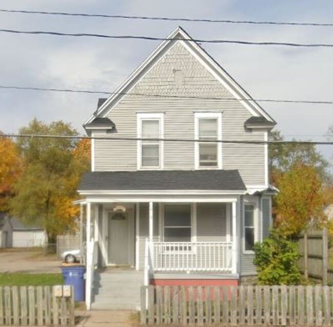 Primary Photo - 819 Hall St SE