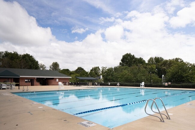 Building Photo - Fantastic 2 Bedroom, 1.5 Bath Townhome in ...