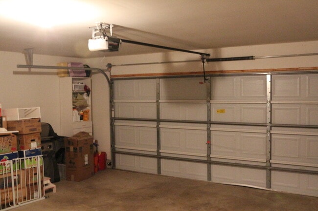 Building Photo - 2206 Concord Dr